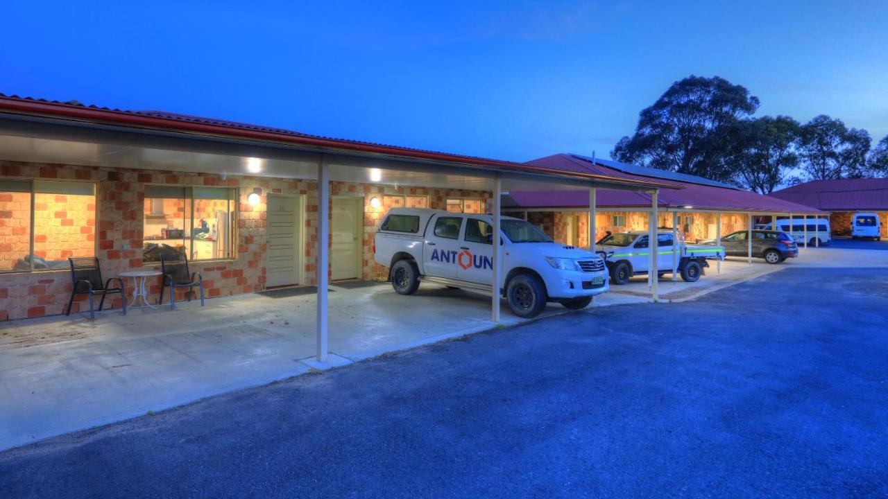 Golfers Inn Tenterfield Bagian luar foto