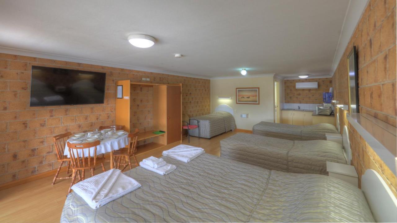 Golfers Inn Tenterfield Bagian luar foto