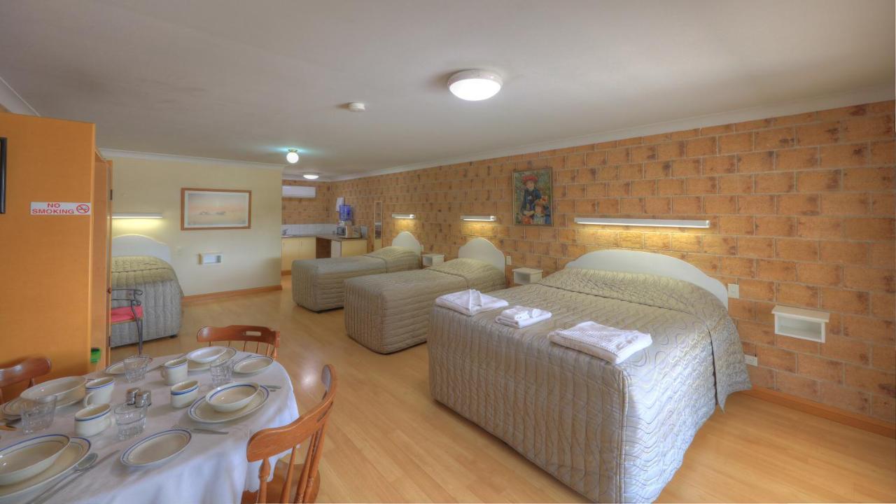 Golfers Inn Tenterfield Bagian luar foto