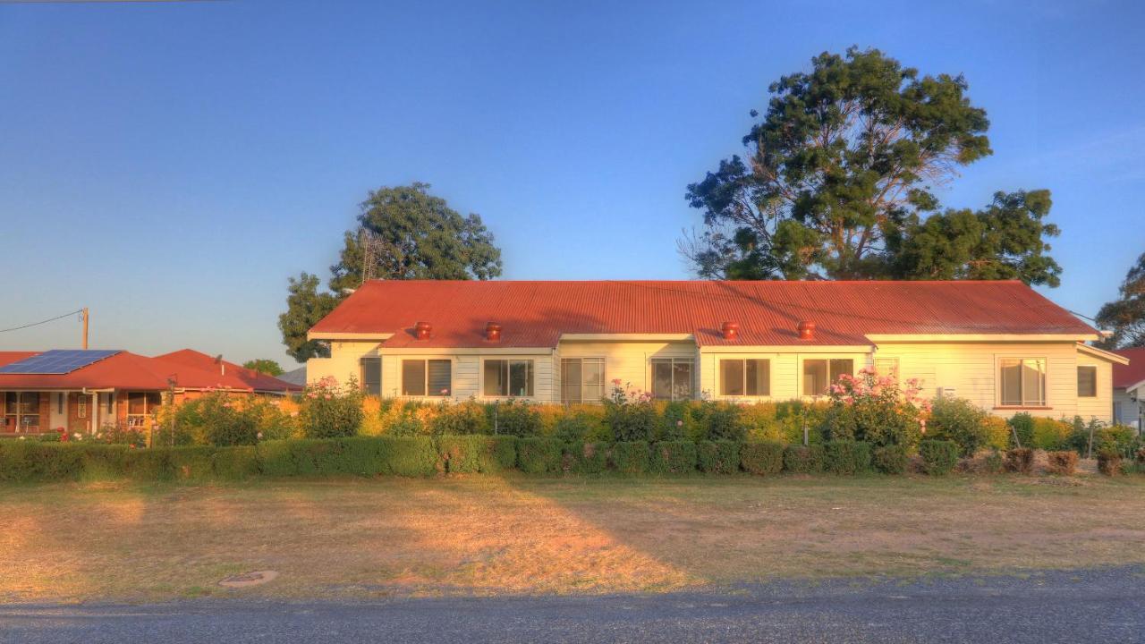 Golfers Inn Tenterfield Bagian luar foto