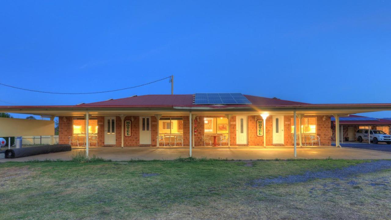 Golfers Inn Tenterfield Bagian luar foto