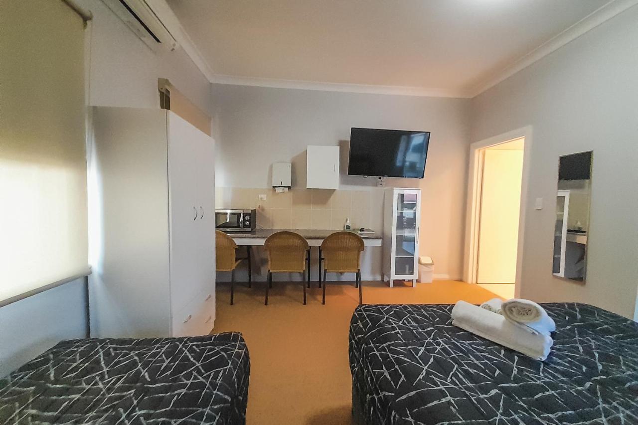 Golfers Inn Tenterfield Bagian luar foto