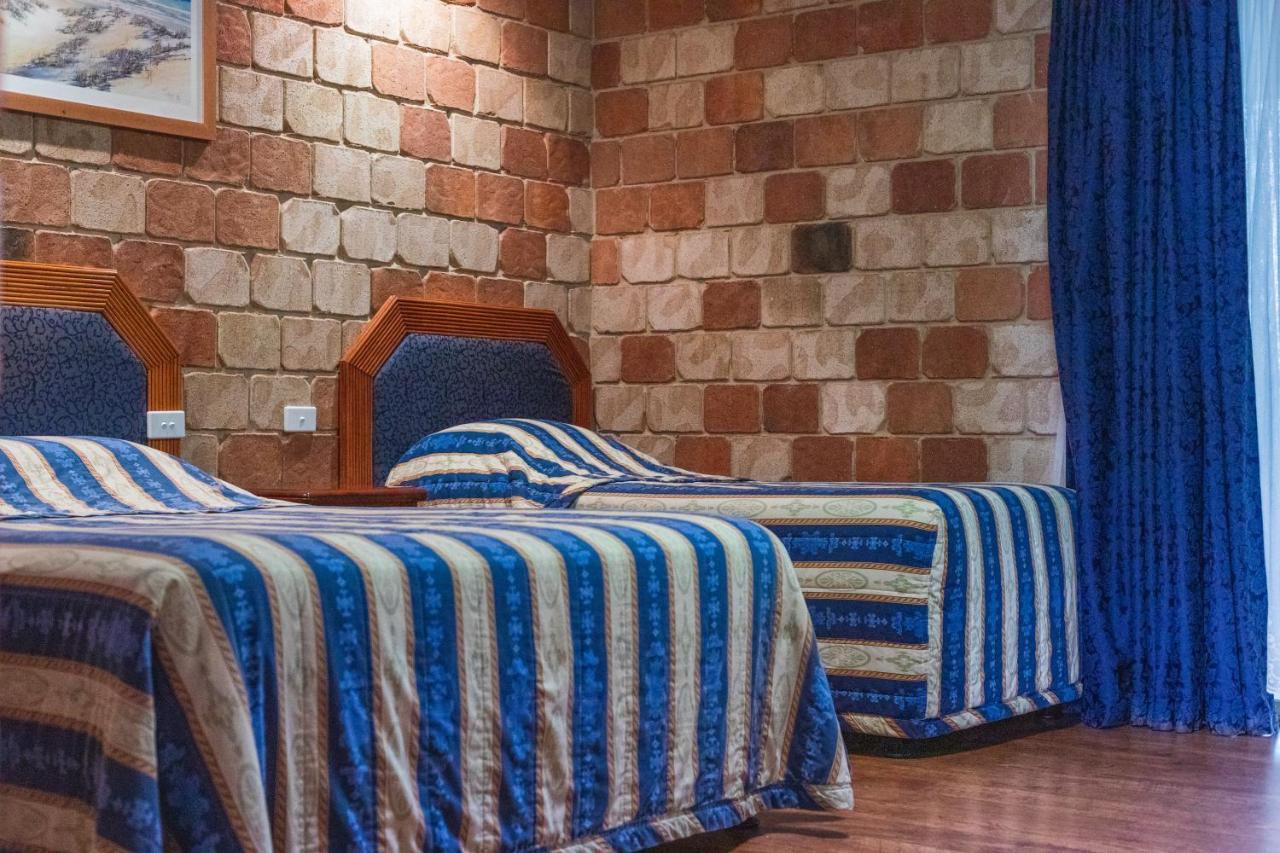 Golfers Inn Tenterfield Bagian luar foto